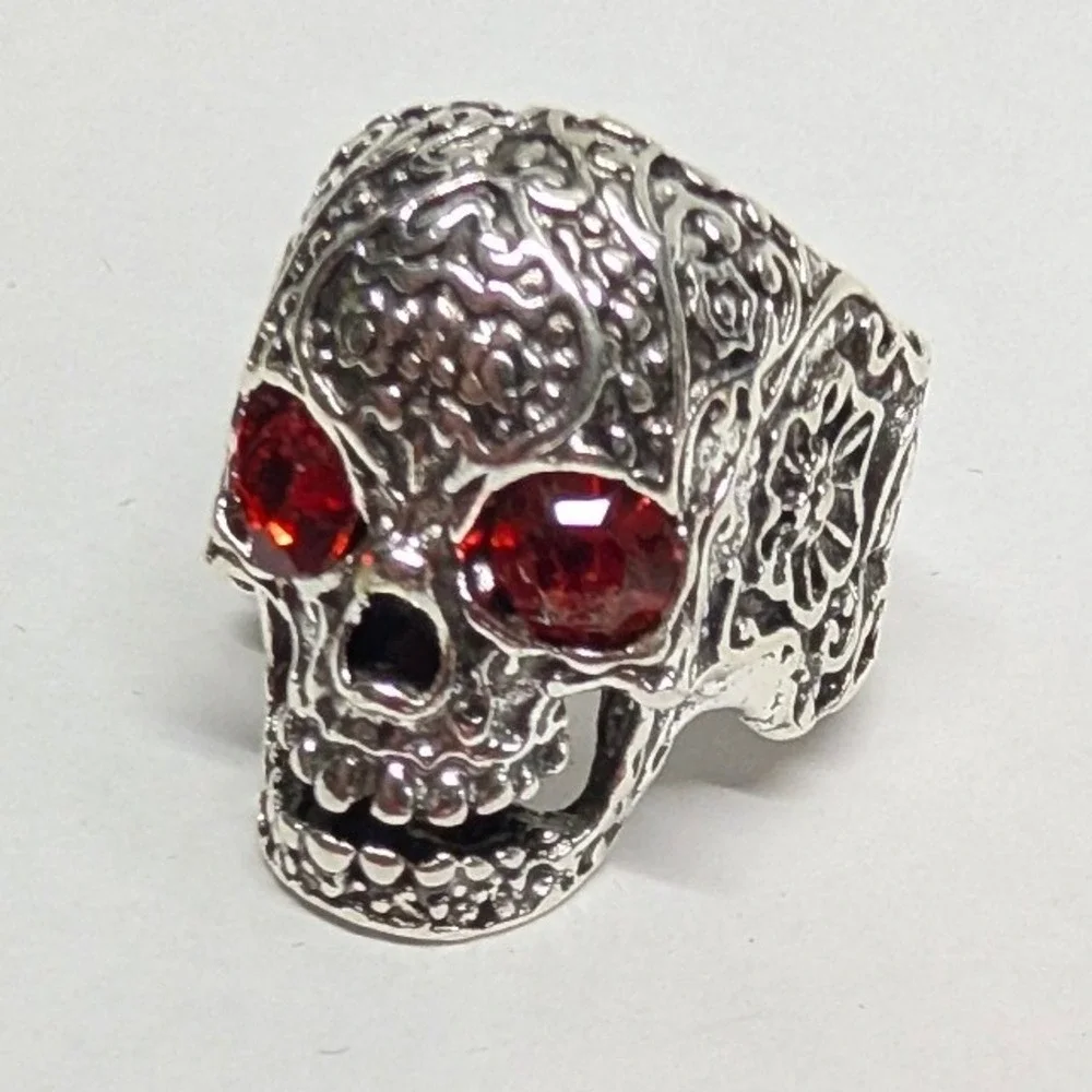 New Skull Ring Mens Womens Size 8 Silver Tone Red‎ Rhinestone Eyes Gothic Biker